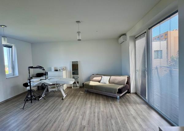 Prenájom 2 izbový byt, veľký balkón, novostavba, garážové státie