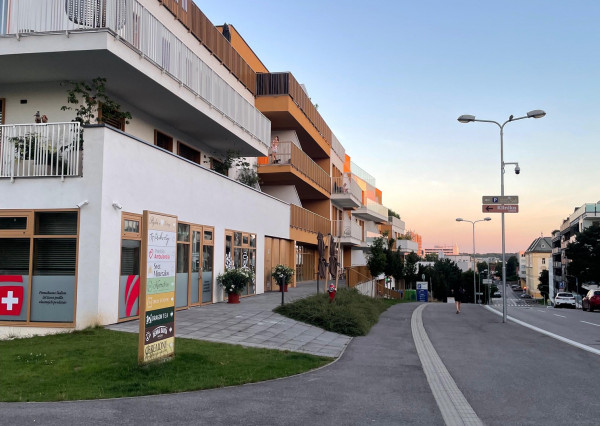 Prenájom 4 izbový luxusný byt, novostavba ORBIS, 2x garážové státie