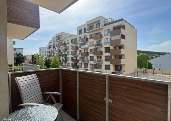 Prenájom pekný 2 izbový byt, 2x balkón, garáž, novostavba