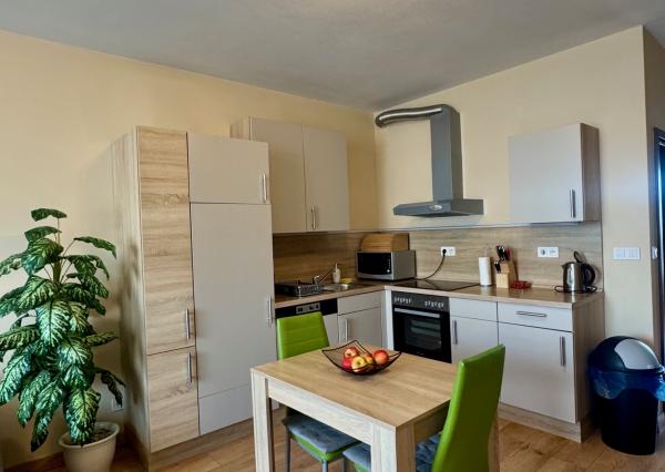 Prenájom pekný 2 izbový byt, 2x balkón, garáž, novostavba