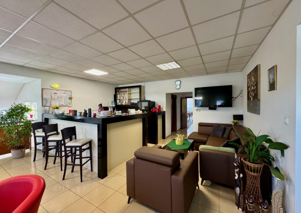 Predaj zabehnutá reštaurácia a penzión, Veľký Lapáš, 19á pozemok