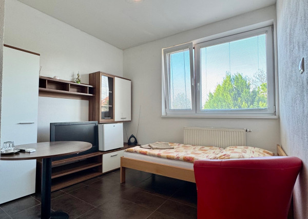 Predaj zabehnutá reštaurácia a penzión, Veľký Lapáš, 19á pozemok