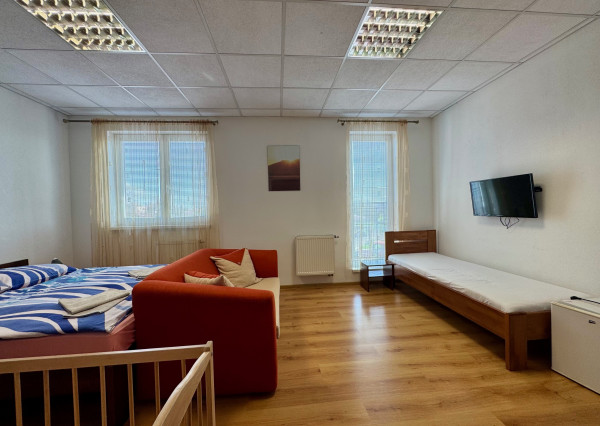 Predaj zabehnutá reštaurácia a penzión, Veľký Lapáš, 19á pozemok