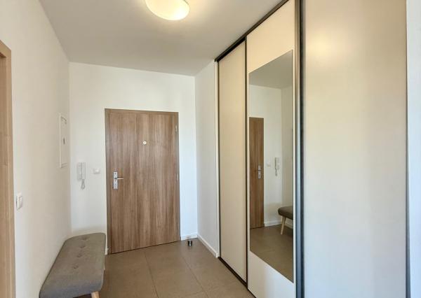 Prenájom 2 izbový byt, terasa, novostavba, 2x parkovacie miesto