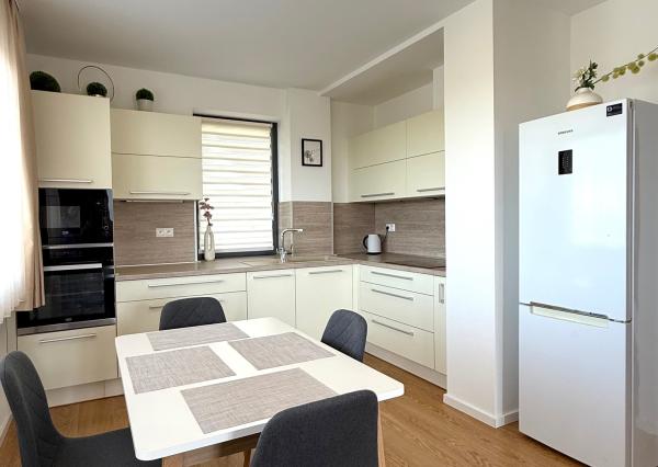 Prenájom 2 izbový byt, terasa, novostavba, 2x parkovacie miesto