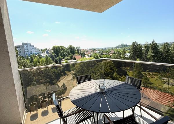 Prenájom 2 izbový byt, terasa, novostavba, 2x parkovacie miesto