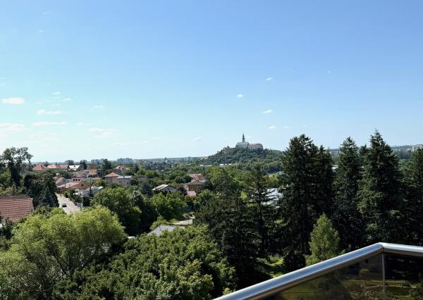 Prenájom 2 izbový byt, terasa, novostavba, 2x parkovacie miesto