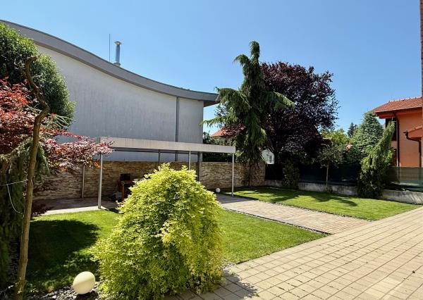 Prenájom 3 izbový byt, 2x parkovacie miesto, pozemok, Staré Mesto