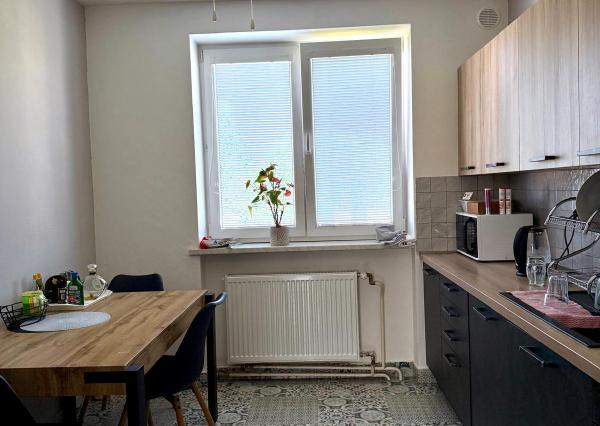 Prenájom pekný 3 izbový byt, balkón, parkovanie vo dvore