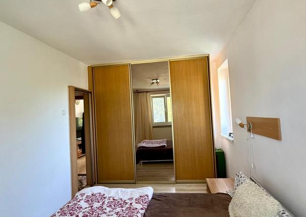 Prenájom pekný 3 izbový byt, balkón, parkovanie vo dvore