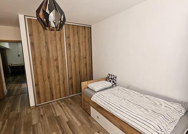 Prenájom krásny 2 izb.byt, balkón,centrum mesta,park. miesto