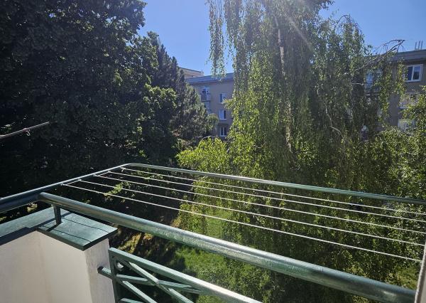 Prenájom krásny 2 izb.byt, balkón,centrum mesta,park. miesto