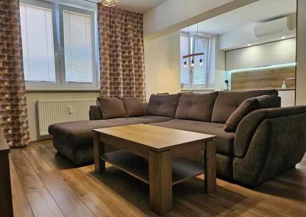 Prenájom krásny 2 izb.byt, balkón,centrum mesta,park. miesto
