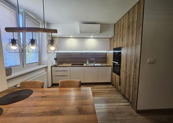 Prenájom krásny 2 izb.byt, balkón,centrum mesta,park. miesto