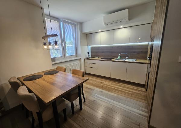 Prenájom krásny 2 izb.byt, balkón,centrum mesta,park. miesto