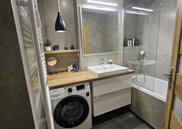 Prenájom krásny 2 izb.byt, balkón,centrum mesta,park. miesto