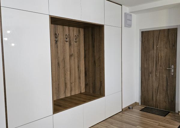 Prenájom krásny 2 izb.byt, balkón,centrum mesta,park. miesto