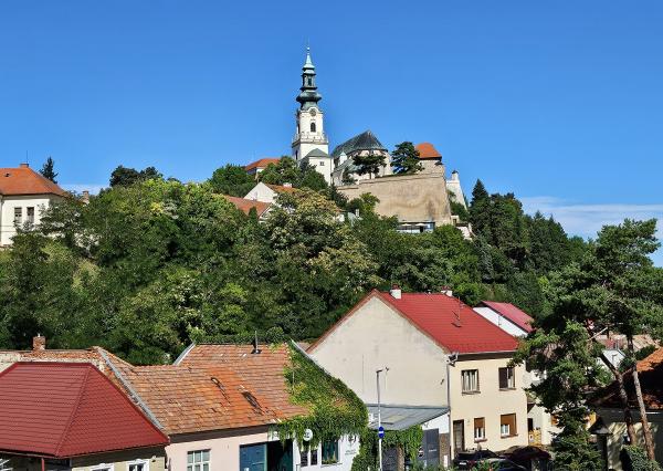Prenájom krásny 2 izb.byt, balkón,centrum mesta,park. miesto