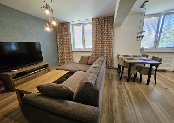 Prenájom krásny 2 izb.byt, balkón,centrum mesta,park. miesto
