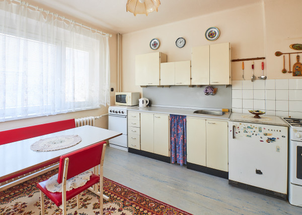 Predaj 4 izbový rodinný dom, garáž, 7,3á pozemok, Zobor