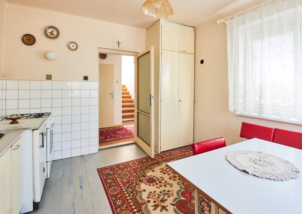 Predaj 4 izbový rodinný dom, garáž, 7,3á pozemok, Zobor