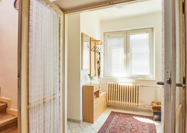 Predaj 4 izbový rodinný dom, garáž, 7,3á pozemok, Zobor