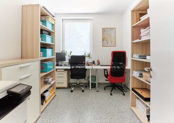 Prenájom reprezentatívne kancelárske priestory, Zobor, 6x parkovacie miesto