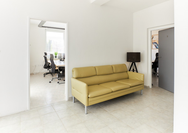 Prenájom reprezentatívne kancelárske priestory, Zobor, 6x parkovacie miesto