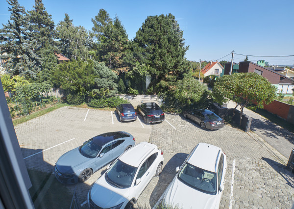 Prenájom reprezentatívne kancelárske priestory, Zobor, 6x parkovacie miesto