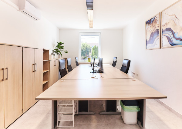 Prenájom reprezentatívne kancelárske priestory, Zobor, 6x parkovacie miesto