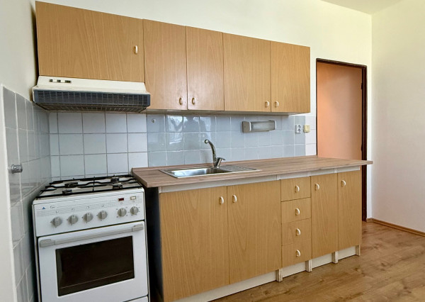 Predaj veľký 2 izbový byt, čiastočná rek., šatník, Chrenová