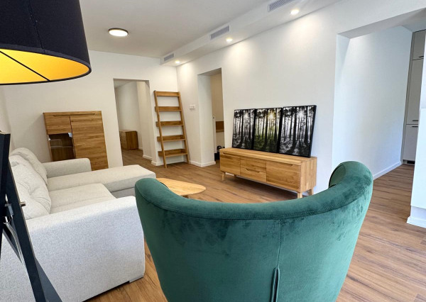 Predaj 2 izbový byt Kremnica, tehla, úplne nová rekonštrukcia, NOVÁ CENA!