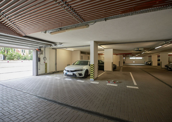 Prenájom veľký 2 izbový byt, terasa, garážové státie, Zobor