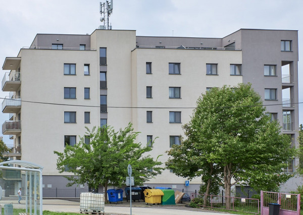 Prenájom veľký 2 izbový byt, terasa, garážové státie, Zobor