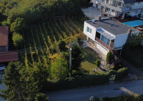 Predaj rodinný dom Zobor, 9,6á pozemok, výhľad, pod lesom