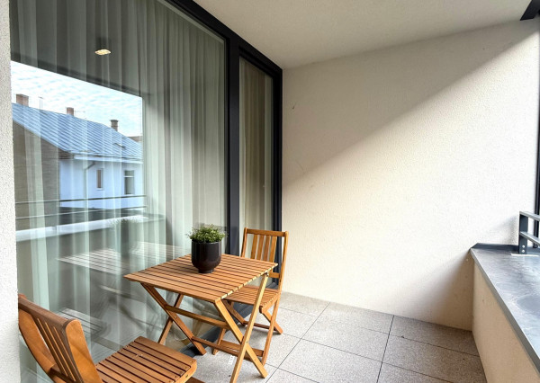 Prenájom štýlový 2 izbový byt s terasou, parkovaním, priamo pod hradom - REZERVOVANÝ