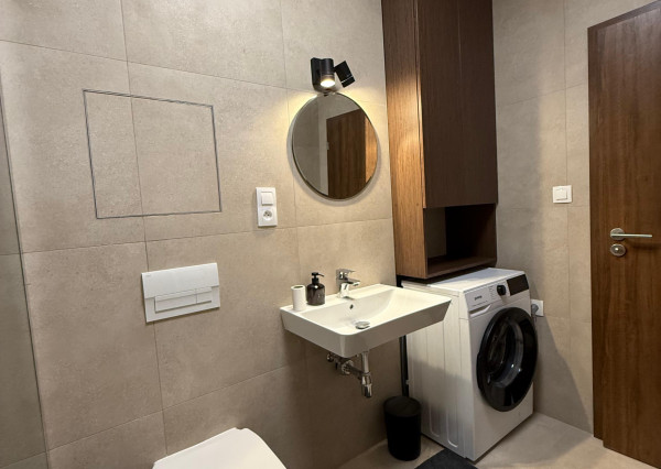 Prenájom štýlový 2 izbový byt s terasou, parkovaním, priamo pod hradom - REZERVOVANÝ