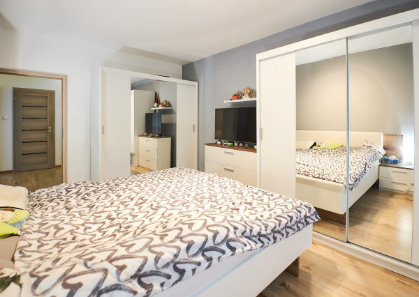 Predaj veľký 3 izbový byt, kompletná rek., balkón, 85m2