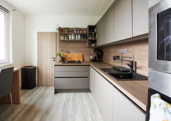 Predaj veľký 3 izbový byt, kompletná rek., balkón, 85m2