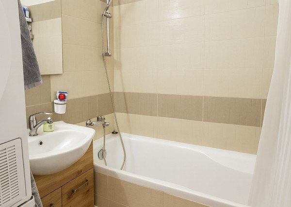 Predaj krásny 3 izbový byt, Klokočina, 78m2, loggia, pivnica