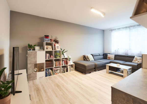 Predaj veľký 3 izbový byt, kompletná rek., balkón, 85m2