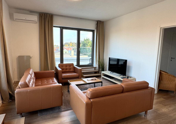 Prenájom 4izbový byt, terasa, dve parkovacie miesta, zariadený