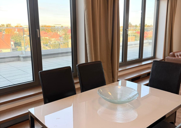 Prenájom 4izbový byt, terasa, dve parkovacie miesta, zariadený