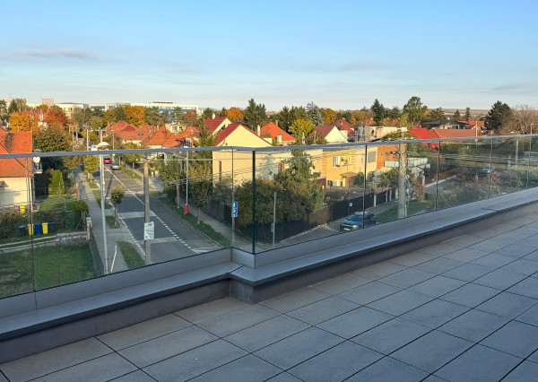 Prenájom 4izbový byt, terasa, dve parkovacie miesta, zariadený