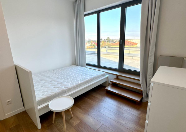 Prenájom 4izbový byt, terasa, dve parkovacie miesta, zariadený