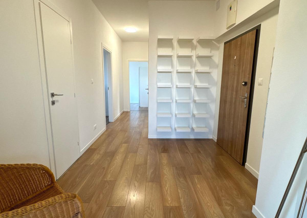 Prenájom 4izbový byt, terasa, dve parkovacie miesta, zariadený