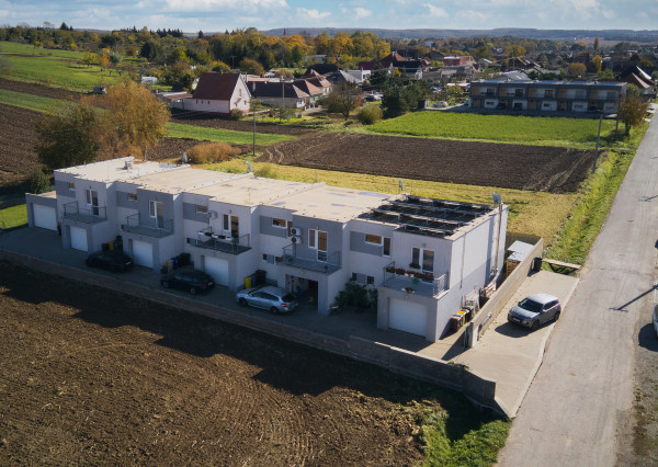 Predaj 4 izbový moderný rodinný dom, garáž, zariadený