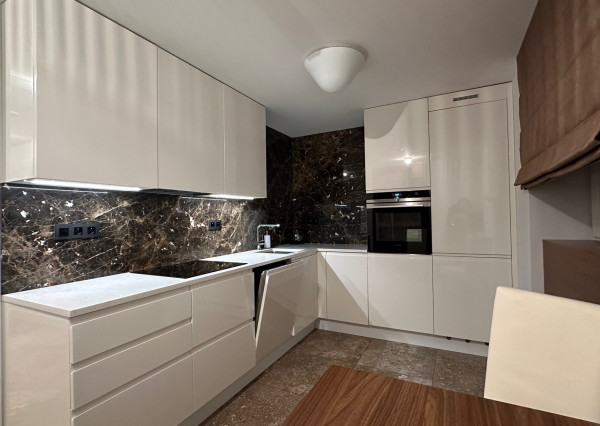 Prenájom nadštandardný 2 izbový byt, terasa, Staré mesto