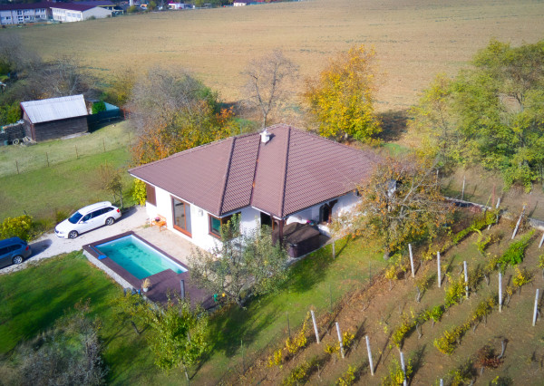 Predaj krásny zariadený 4 izbový rodinný dom, bazén, 760m2 pozemok