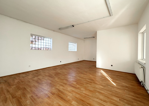 Prenájom obchodné/kancelárske priestory, Staré Mesto, parkovanie